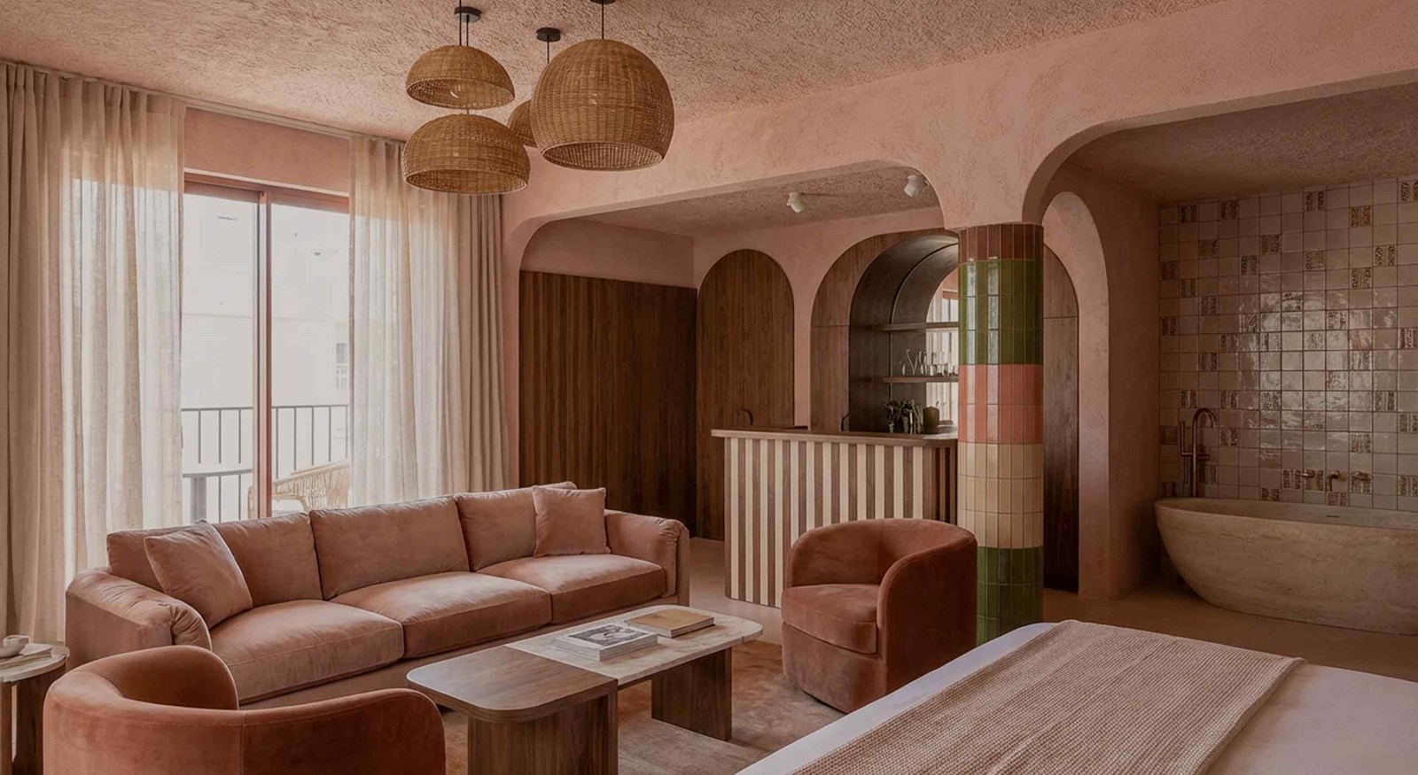 Suite avec salon, canapé et baignoire, hôtel avec suite à Bastogne, Maison Melba