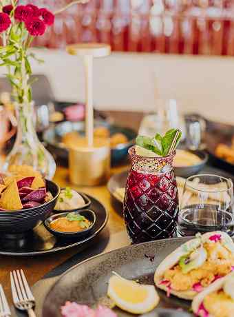 Plats colorés et cocktails, restaurant cuisine du monde à Bastogne, Maison Melba