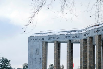Mémorial du Mardasson sous la neige en hiver, Bastogne