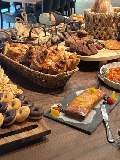 Buffet de viennoiseries et pâtisseries